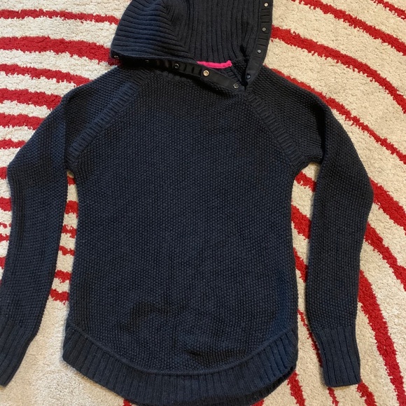 Lululemon navy sweater size between 4 and 6 - Picture 1 of 8